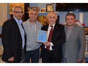 Bayburt Valisi Yusuf Odabaşı, Almanya’da Güneşara Derneği’ni Ziyaret Etti