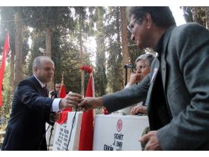 Mersin Şehitliğinde Hüzünlü Tören