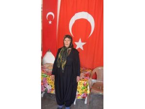 Şehit Annesi Karalara Büründü