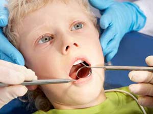 Öğrencilere Diş Muayenesi   