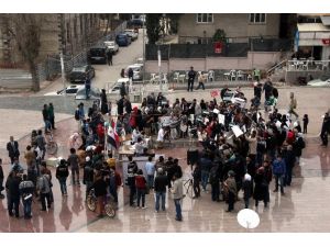 110 Bin Suriyeli’nin Yaşadığı Kilis’te 100 Kişi Esad’ı Protesto Etti