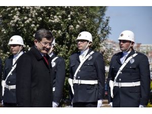 Başbakan Davutoğlu Çanakkale Valiliğini Ziyaret Etti