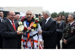 Şehitler İçin Dünya Rekoru Kırdı