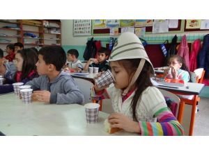 Kırıkkale’de Öğrencilere ‘Asker Tayını’ Dağıtıldı