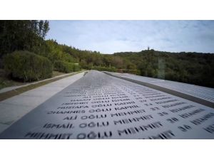 Türkiye Zaferini Kutladı Şehitlerini Andı