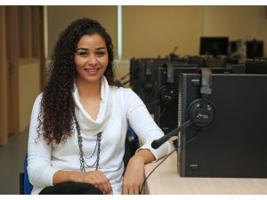 23 Yıla İki Diploma Dört Yabancı Dili Sığdırdı
