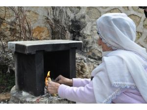 Tunceli’de Anneler Barış İçin Mum Yaktı, Dua Etti