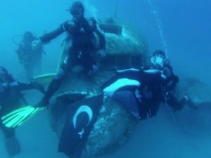 Denizin Altında Türk Bayrağı Açtılar