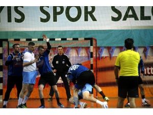 Trabzon’daki Hentbol Maçında Arbede Yaşandı