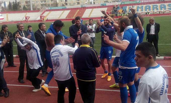 12. Adam Bir Başkaydı