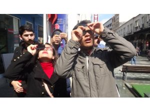 Güneş Tutulmasını İsli Cam Ve Röntgen Filmiyle İzlediler