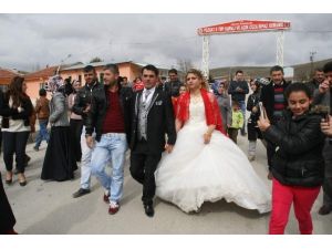 Gelin Damadı Cezaevi Önünde Bekledi