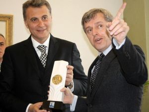 Fikret Orman’dan Çanakkale Valisi Çınar’a Beşiktaş Forması