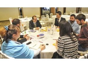 Gençler İş Dünyasıyla Aynı Masada Buluştu