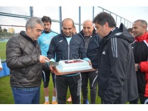 Samet Aybaya’ya Sürpriz Doğum Günü Kutlaması