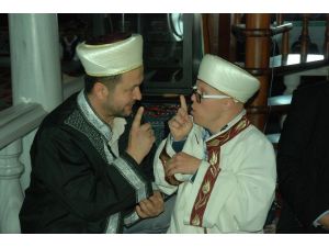 Konuşamayan Down Sendromlu Genç Cuma Namazında Ezan Okudu