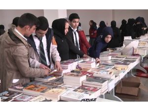 Arnavutköy’de Kitap Fuarı
