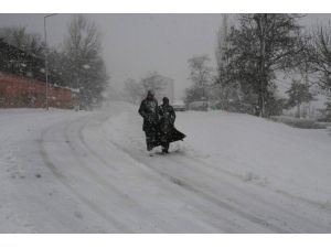 Yozgat’ta Mart Kapıdan Baktırdı