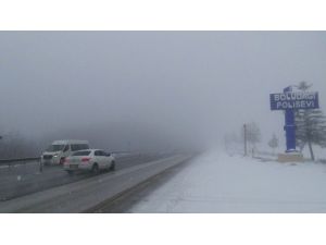 Bolu Dağı’nda Kar Yağışı Ve Sis Etkili Oluyor