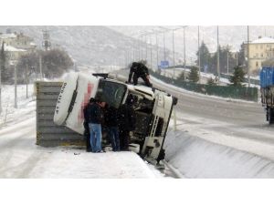 Nevruz Günü Yağan Kar Kazalara Neden Oldu