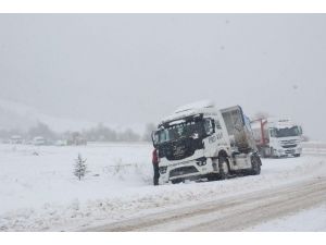 Tokat-sivas Karayolunda Kar Yağışı Trafiği Olumsuz Etkiledi