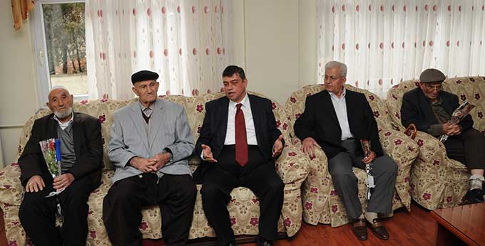 Arıkan, Huzurevi Ziyaretinde Bulundu