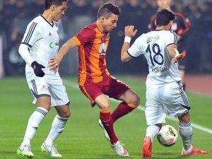 Paşa İlk Yarıda Bombaladı