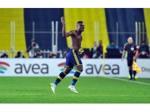 Emenike İstanbul’dan Ayrıldı