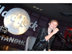 Isac Elliot İstanbul’da Sahne Aldı