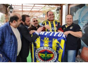 İddiayı Kaybedince F.bahçe Forması Giydi