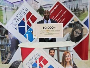 Hkü Öğretim Üyesi Birincilik Ödülünü Başbakan Davutoğlu’ndan Aldı