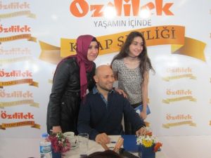 Kahraman Tazeoğlu Okurlarıyla Buluştu