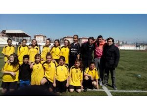 Bilecik’te Ortaokullar Arası Yıldız Bayanlar Futbol Turnuvası