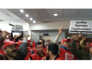 Nakliyat İş Sendikası Üyeleri Belediye Binasını Bastı