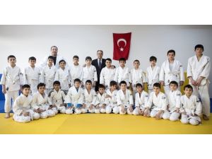 Bakan Kılıç, Pursaklar Medine İmam Hatip Ortaokulu’nu Ziyaret Etti