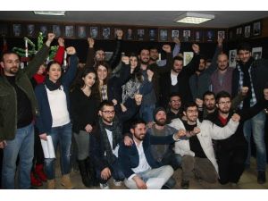 Chp’li Gençler Parti Binasının İşgaline Son Verdi