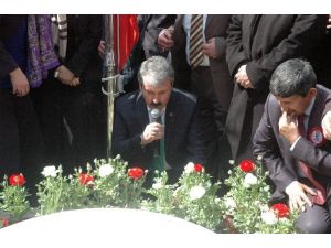 Muhsin Yazıcıoğlu Kabri Başında Dualarla Anıldı