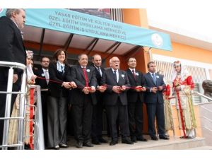 Bakan Avcı, İzmir’de İki Okul Açtı