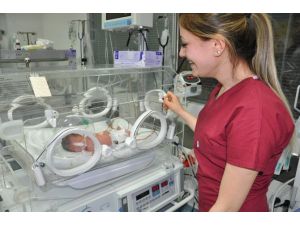 Tekerlekli Sandalyeye Mahkum Kadın Bebek Sahibi Oldu