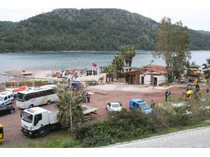 Dünyaca Ünlü Kızkumu Plajındaki Kaçak Tesis Yıkıldı