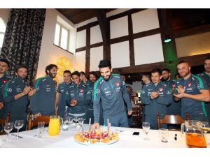 A Milli Takımda Sürpriz Doğum Günü Kutlaması