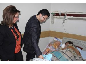 Altı Parmaklı Küçük Kız Ameliyat Edildi