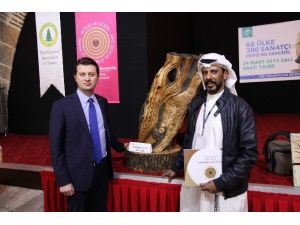 Mısırlı Sanatçı Ak Parti Rozetini Görünce Rabia İşareti Yaptı