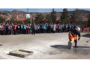 Yangın Tatbikatı Gerçeğe Dönüştü 7 Öğrenci Dumandan Zehirlendi