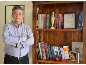 Prof.dr. Saydam: Meme Başı Çekilmesi Kanser Belirtisi Olabilir