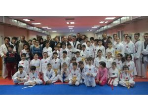 Dünya Şampiyonu Çebi Mindere Çıktı