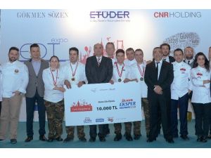 Çanakkale Zaferi’nin 100. Yılı Temasıyla Yapılan Dev Çikolotadan Heykeller Yarıştı