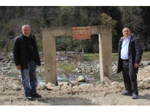 Şehit Anısına Yapılan Köprüyü Tahrip Ettiler