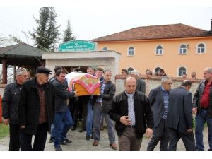 Yanarak 3. Kattan Atlayan Kadın Toprağa Verildi