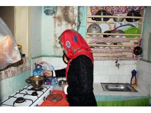 (Özel Haber) Engelli Eşi Ve Çocukları İle Yaşam Mücadelesi Veriyor